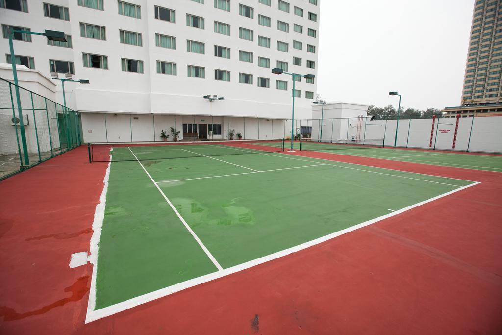Gurney Bay Hotel, A Parkroyal Partner Hotel George Town Ngoại thất bức ảnh Tennis courts